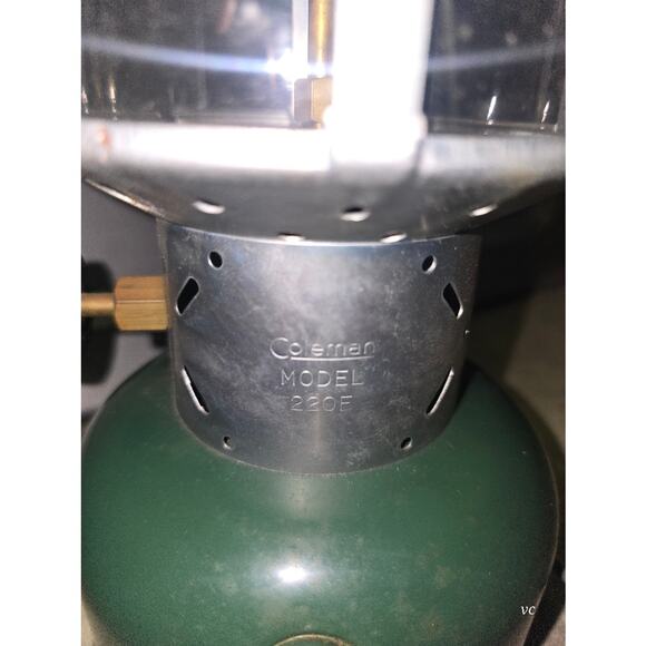 Vintage Coleman Lantern 220E (4/62) Original Pyrex Glass Dual Mantle Green - Picture 6 of 9